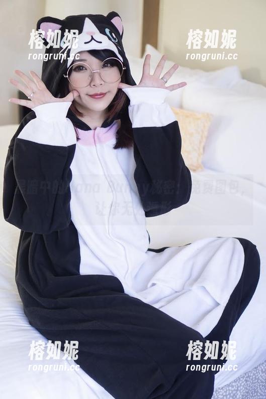 黑暗中的Hana Bunny秘密：免费图包，让你无处遁形
